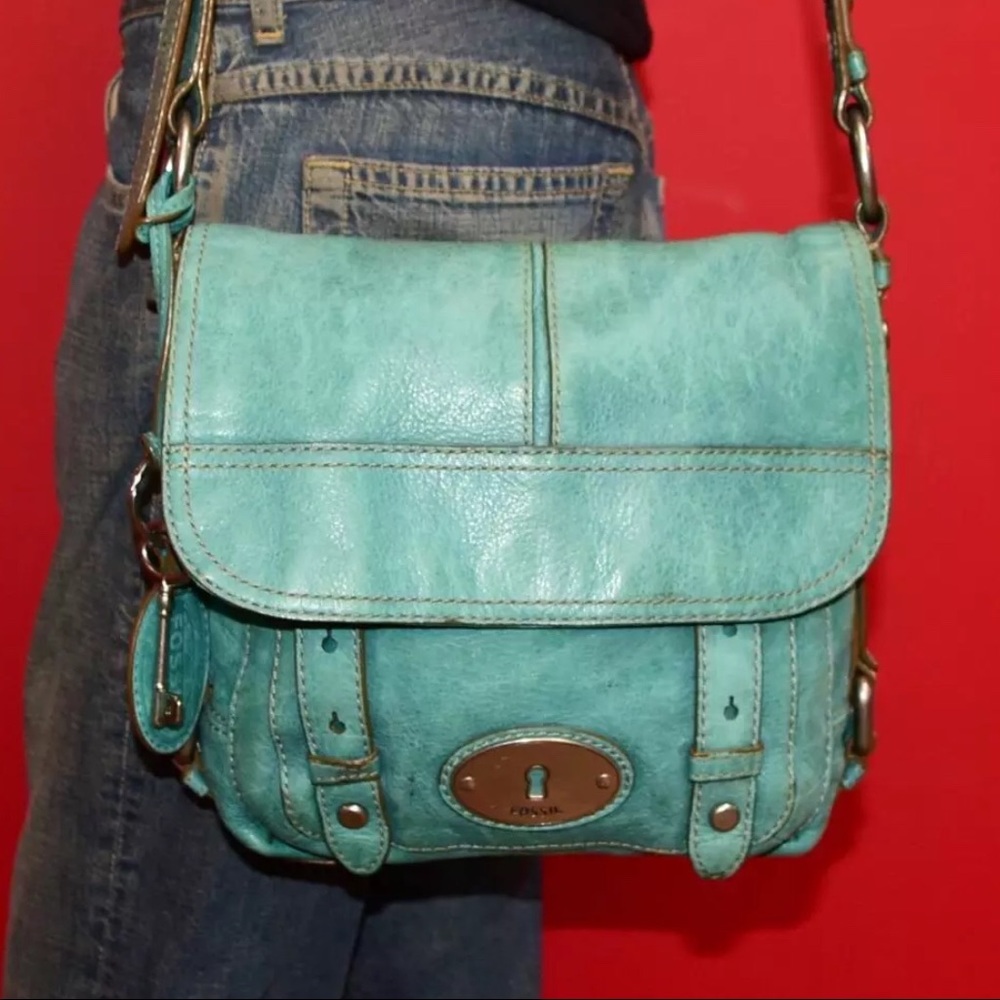 Teal leather Fossil purse, well worn